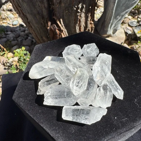 Clear Quartz Point Cluster - Natural Crystal lot - Picture 2 of 3